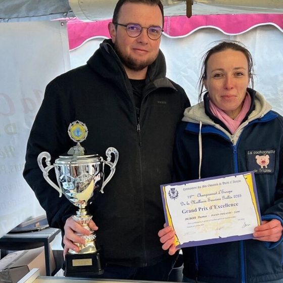 Hélène et Thomas Dubois avec leur Grand Prix d'excellence